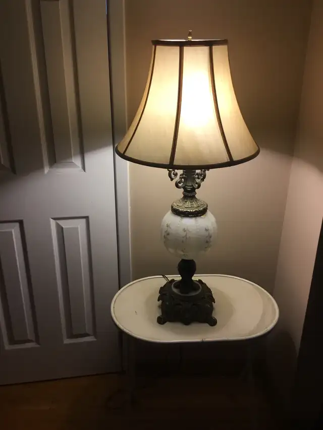 Vintage Table Lamp in Indoor Lighting & Fans in Mississauga / Peel Region - Image 3