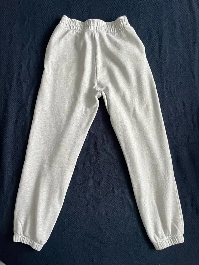 American Eagle Sweatpants in Women's - Bottoms in Markham / York Region - Image 4