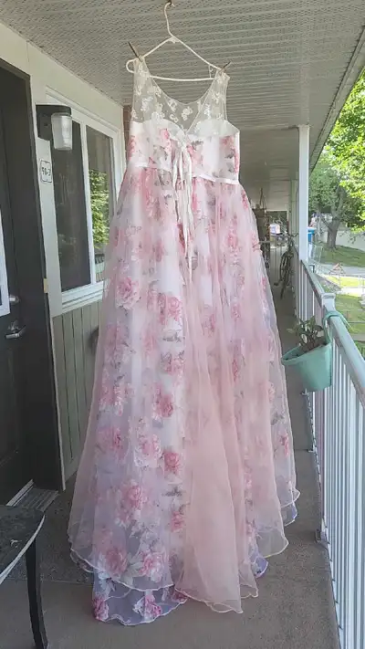 robe de mariee ou de bal, View more