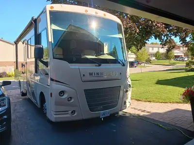 2019 Winnebago Vista 31 BE Class A motor home with only 55,000 kms. Very good condition and very cle...