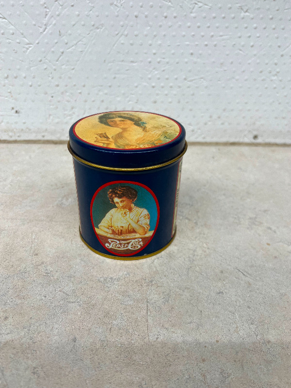 Vintage Pepsi Tin Can in Arts & Collectibles in Saskatoon