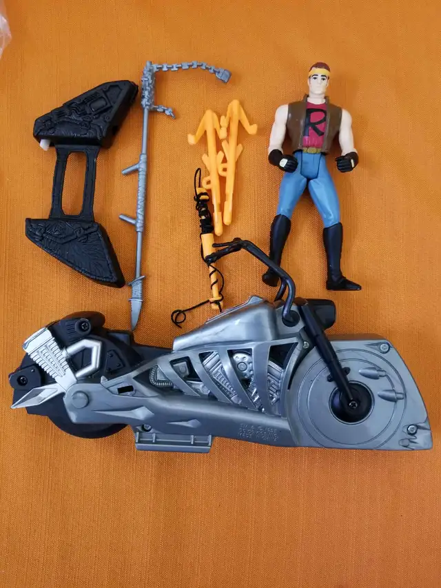 Kenner 1995 Batman Forever Street Biker Robin With Motorcycle in Toys & Games in Windsor Region - Image 2
