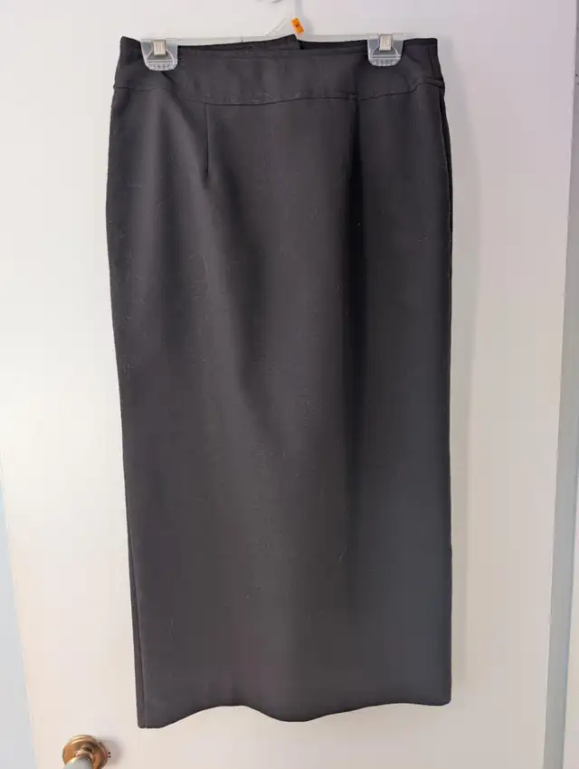 Trois belles jupes longues grises in Women's - Dresses & Skirts in Québec City - Image 3