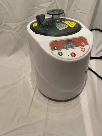 I am selling a Vivo Home facial steamer in used condition but still in great working order, ready to...