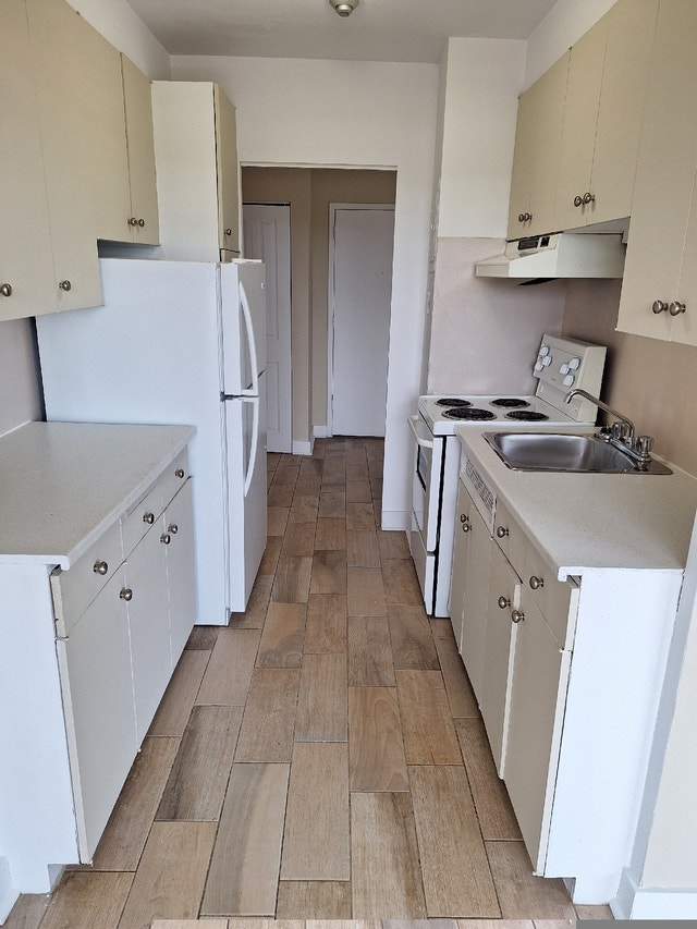 NDG/ CSL 3.5 on côte StLuc Locations longue durée Ville de