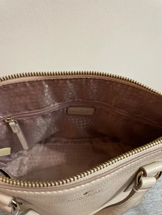 Kate Spade Cream Leather Purse in Women's - Bags & Wallets in Kitchener / Waterloo - Image 4