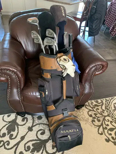 Set of RH golf, clubs, and bag, View more