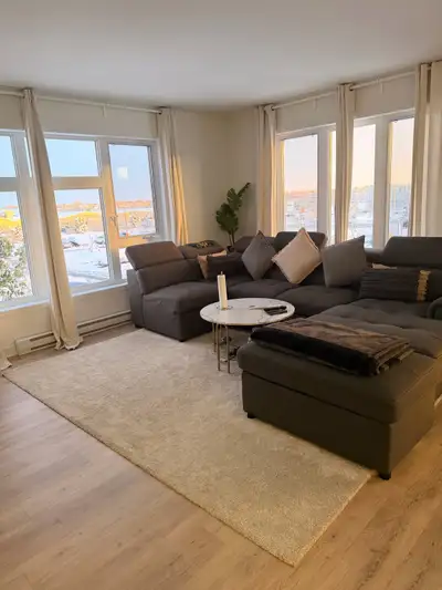 Cession de bail – Superbe 4 ½ à Saint-Hubert (4485 rue Bishop, J3Y 9E1) Spacieux logement de 1 400 p...