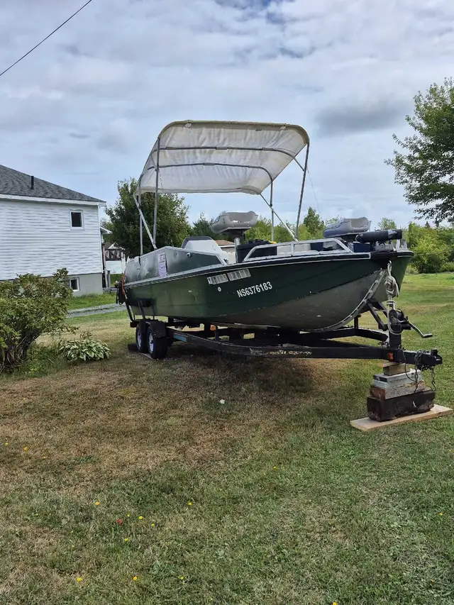 1996 Aluminum Tracker boat. in Powerboats & Motorboats in Cape Breton - Image 11