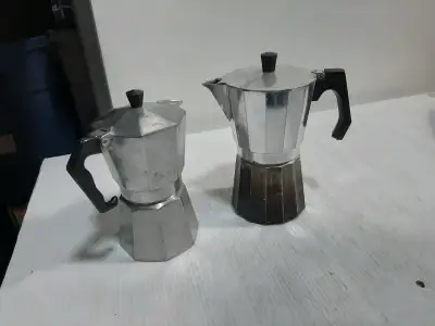 Brew rich, stovetop espresso with these Bialetti Moka Express and Monix coffee makers! These used mo...