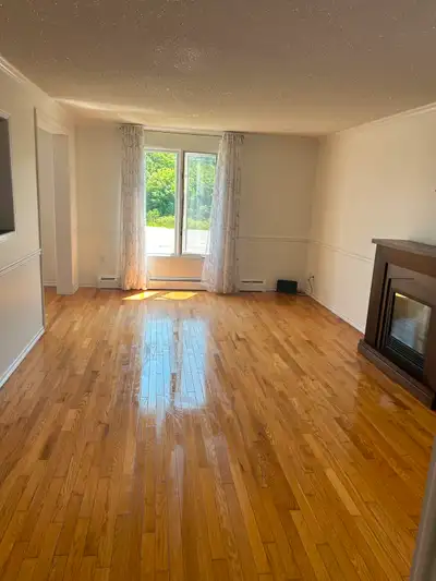 $2100 – Upper Level of House for Rent – Heat & Lights Included