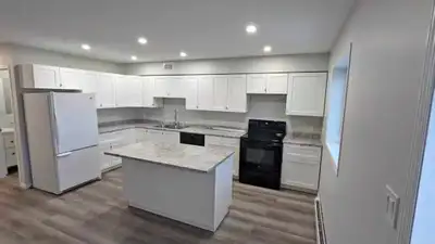 1 Bedroom / 1 Bathroom for Rent $1,325 Private bedroom with its own bathroom available for rent. Wom...