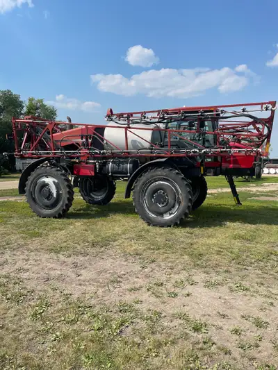 3800 hours. Knee bushings replaced at 2500 hrs. 1000 gallon tank. No aim. 90ft booms. Auto height. H...