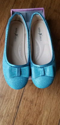 Blue shoes for girls/ Chaussure bleu pour fille 