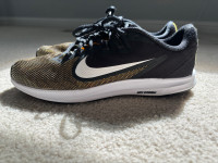 Nike downshifter men’s size 10  (lightly used)