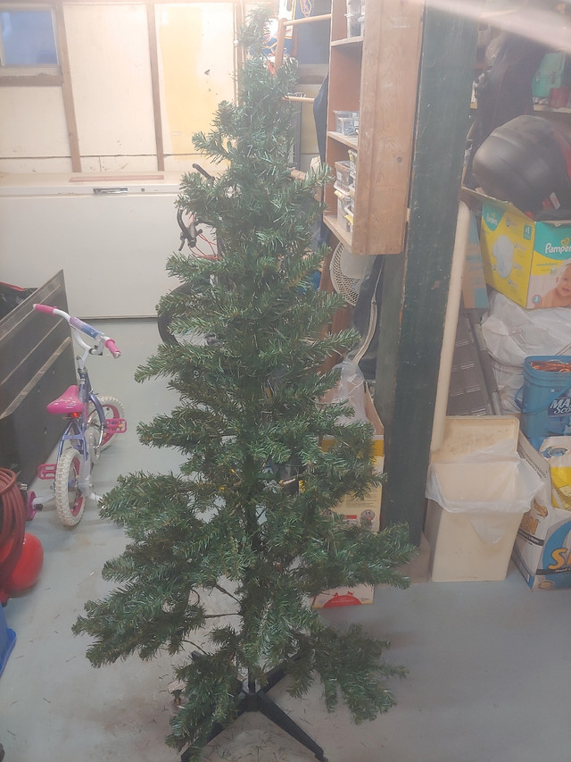 Christmas tree in Holiday, Event & Seasonal in Winnipeg - Image 2