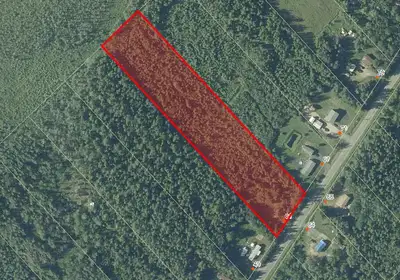 (English to follow) Terrain à vendre – 3,7 acres Superbe terrain de 3,7 acres, situé à seulement 10...