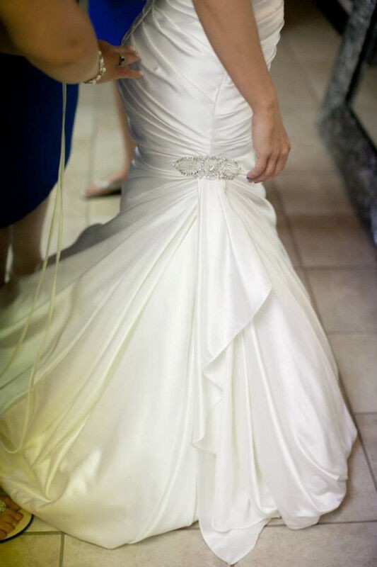 Wedding Dress - Size 4 Watters Wtoo Phadera dans Mariage  à Saint-Jean de Terre-Neuve - Image 4