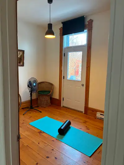 NEED A ROOMMATE BY MARCH 1st! Earlier is possible too! This is a month to month sublet with potentia...