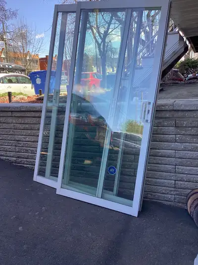 4 PORTES PATIO USAGÉES DONT 2 THERMOS 4 USED PATIO DOORS, View more