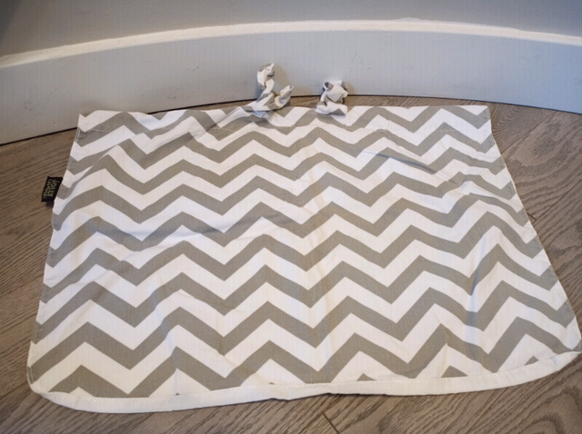 Jolly Jumper Infant Car Seat Cover / Car Seat Veil in Grey in Other in Oakville / Halton Region - Image 4