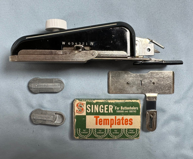 Vintage Singer Sewing Machime Button Hole Attachment. in Hobbies & Crafts in Brantford - Image 4