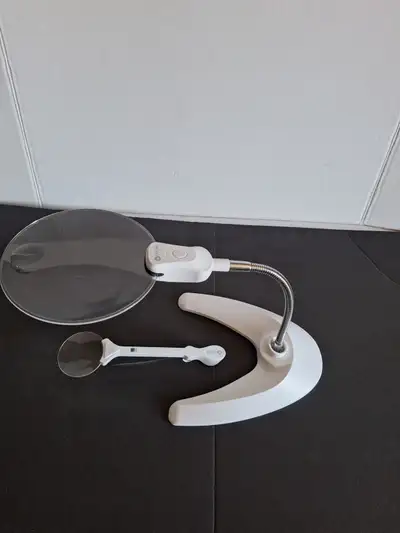 Tweezers OttLite et loupe de 5 po sur support, View more