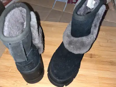 Please read : Brand new There is a very small size difference between the two -left foot size 7.5 US...