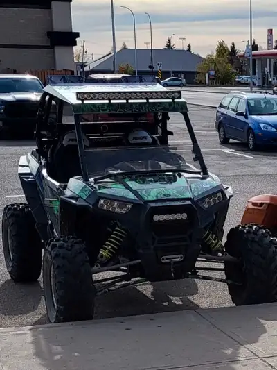 2015 Polaris RZR 1000xp Fox Edition 4500lb winch with synthetic winchline, Custom aluminum roof, bea...