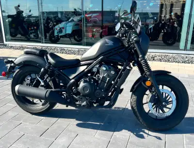 2022 Honda Rebel 500 Black matte paint, 8400 kms,- showroom condition. New crash bars installed. Bou...