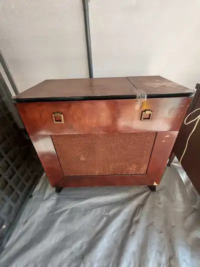 Free Radio/Record player, View more