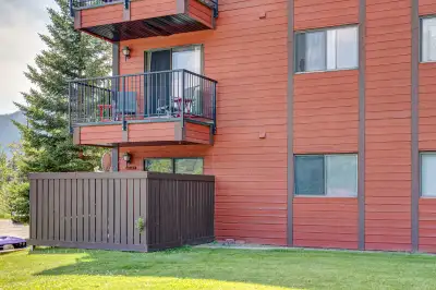 Looking for your first home, a mountain escape, or a smart investment? This furnished one-bedroom co...