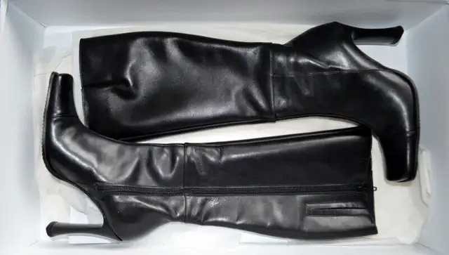 Brown's Italian Black Leather Knee High Boots Size 5 BRAND NEW in Women's - Shoes in City of Toronto - Image 2