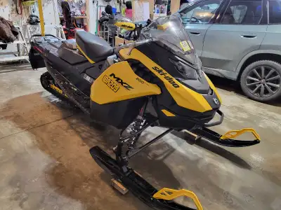 2024 Ski-doo MXZ 850 adrenaline with 137 track, 8000kms, perfect shape, only driven on nice quebec t...