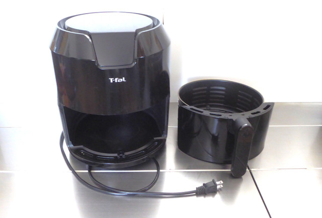 T-Fal Easy Fry XL Digital Air Fryer 4.2L capacity in Microwaves & Cookers in Calgary