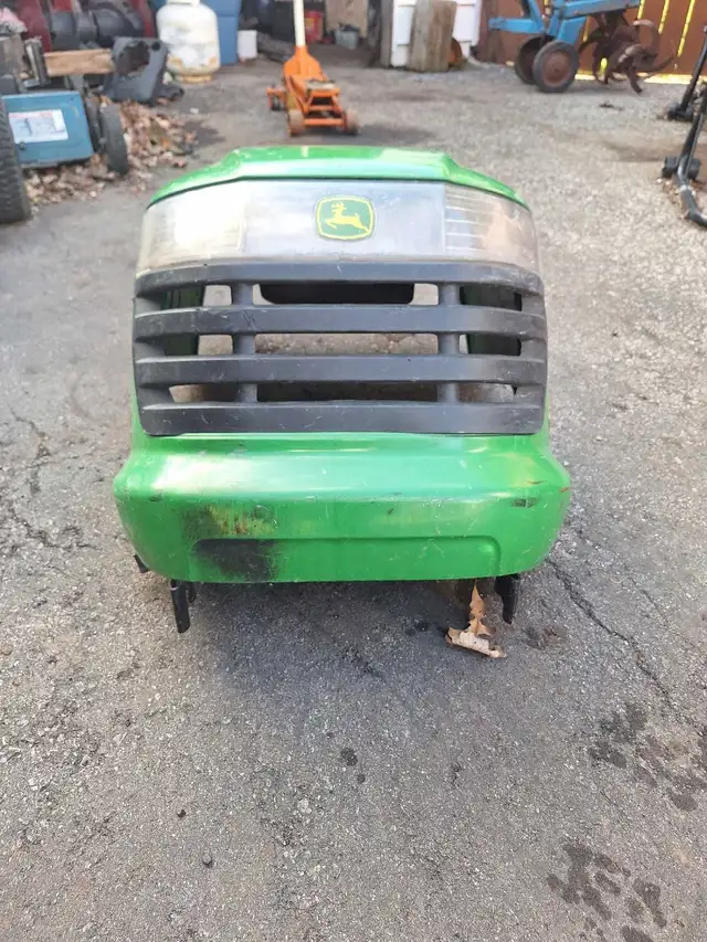 John deer hood506745254703288321