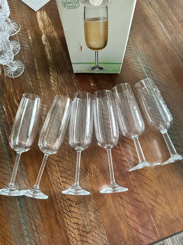 6 Crystal Champagne flutes in Kitchen & Dining Wares in Calgary - Image 2