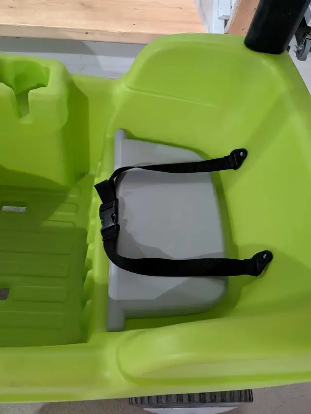 Step2 Green Wagon with Canopy, double seat, storage in Other in Markham / York Region - Image 9