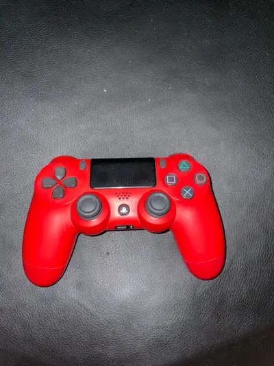 Mannette DUALSHOCK 4 ✅ Couleur rouge Propre et nettoyé ✅ NEUF✅ Chargeur fourni✅ Marche en Bluetooth...