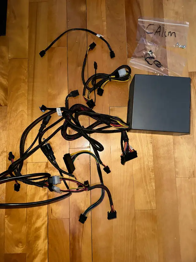 Computer power supply/cables for parts in System Components in City of Montréal - Image 2