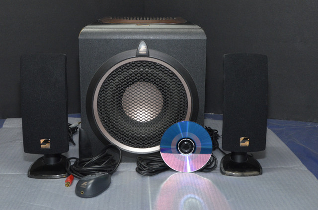 Acoustic Authority 2.1 Powered Speakers with 10" Subwoofer dans Haut-parleurs, écouteurs et micros  à Région de Mississauga/Peel