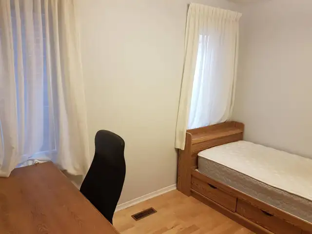 Ground Fl Room for Rent near UTSC/ Centennial Morningside