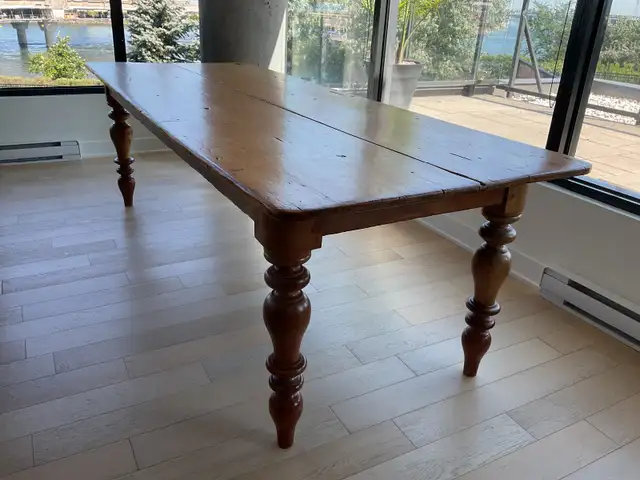 Antique Centennial Table in Excellent Condition