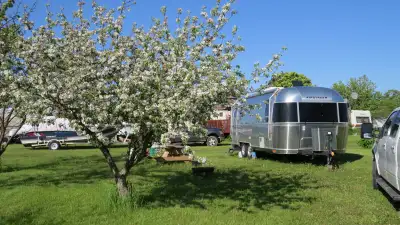 2014 Airstream 25 ft. Flying Cloud, front twin beds, well kept, lightly used, stored winterized at m...