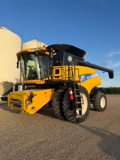 2010 CR9070 Lots of recent maintenance and upgrades Factory GPS , Autosteer, Yield, and Moisture wit...