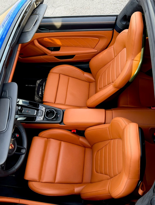 Porsche 911 Targa 4 GTS Hybrid 2025 – Lugano Blue — photo 4
