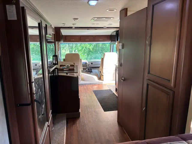 2012 28’ Class A Motorhome in RVs & Motorhomes in Grande Prairie - Image 5