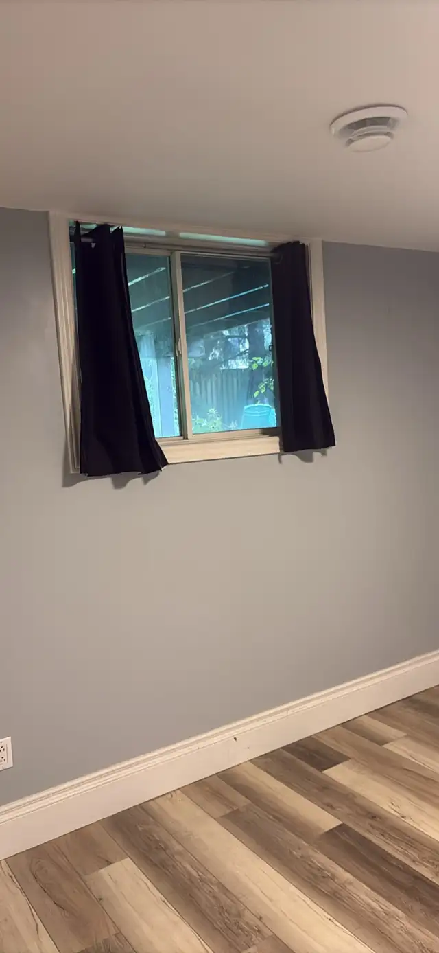 Rooms for rent in Room Rentals & Roommates in Oshawa / Durham Region - Image 4
