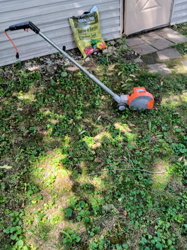 Coupe bordure Black & Decker dans Tondeuses et souffleuses  à Laval/Rive Nord - Image 2