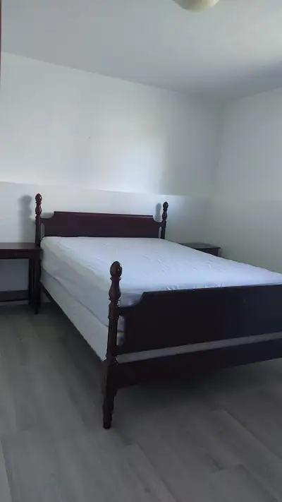 Bayridge & Lincoln Drive room rentals available